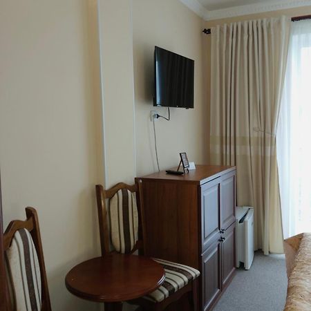 Hotel Three Korony Skhidnytsia Kültér fotó