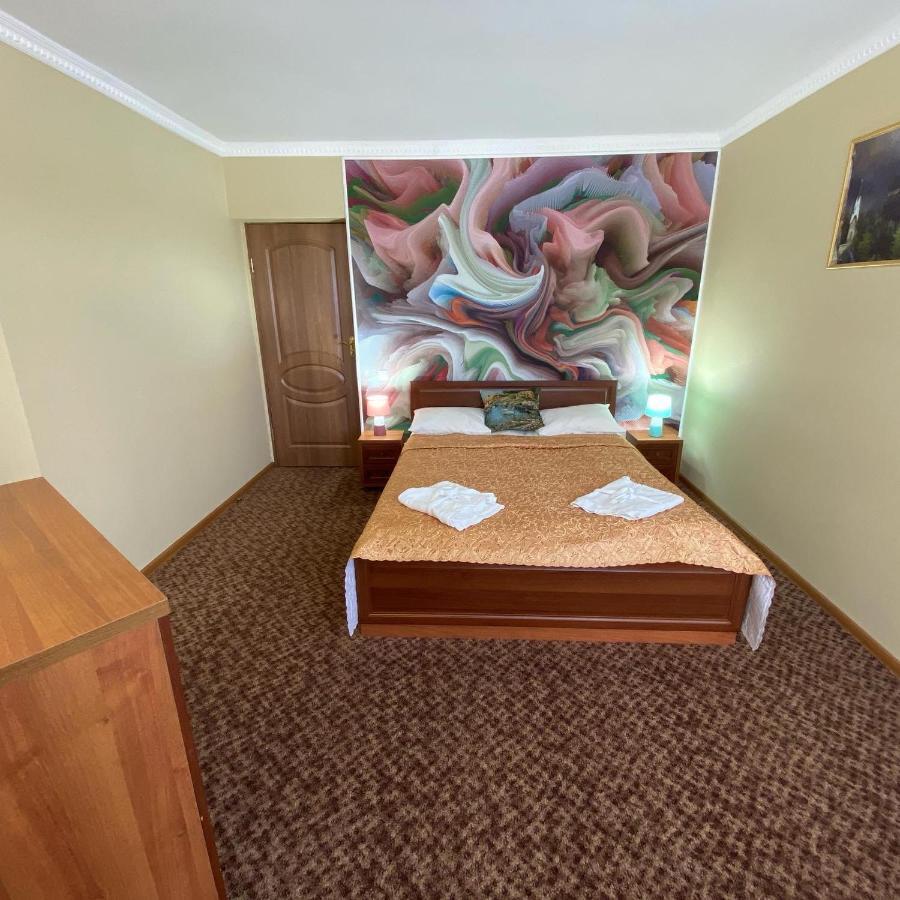 Hotel Three Korony Skhidnytsia Kültér fotó