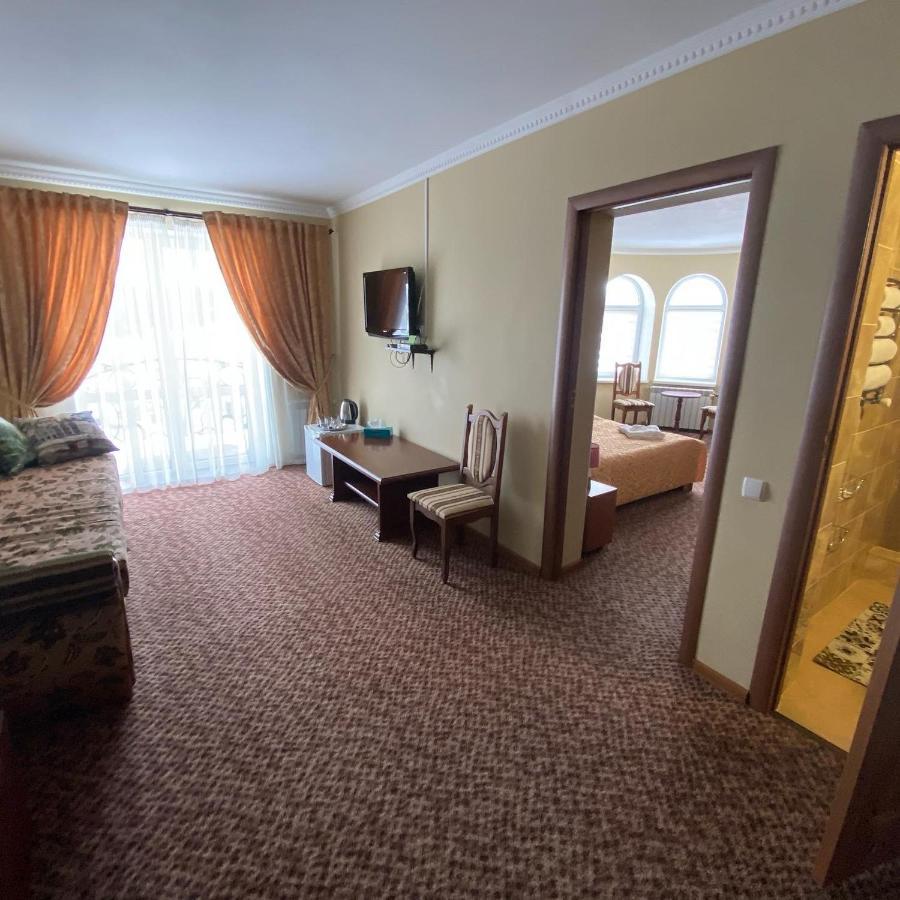 Hotel Three Korony Skhidnytsia Kültér fotó