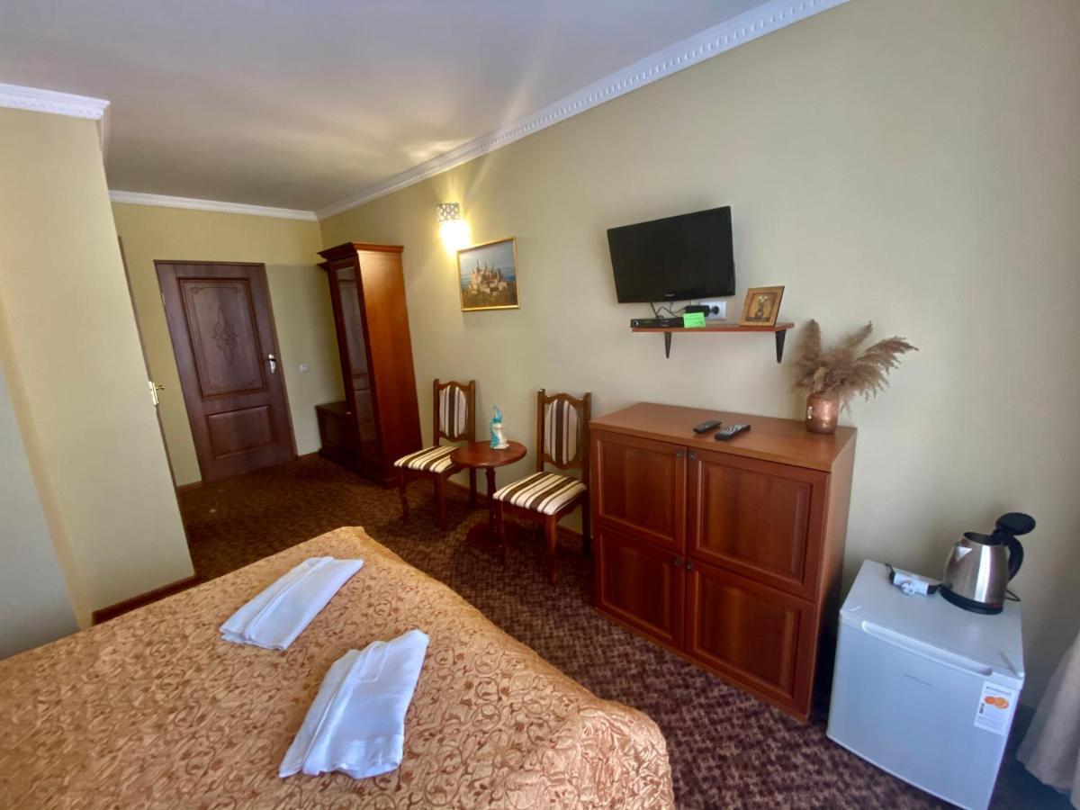 Hotel Three Korony Skhidnytsia Kültér fotó