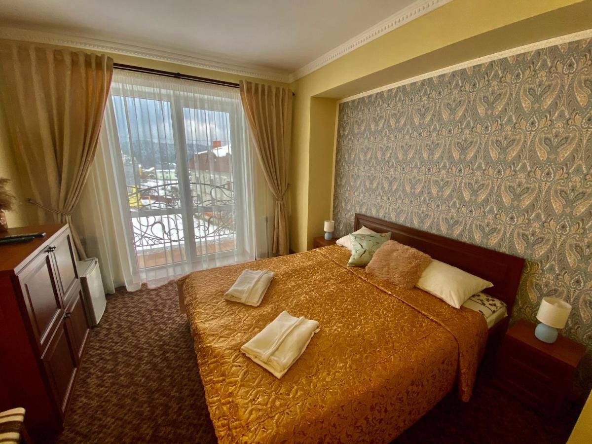 Hotel Three Korony Skhidnytsia Kültér fotó
