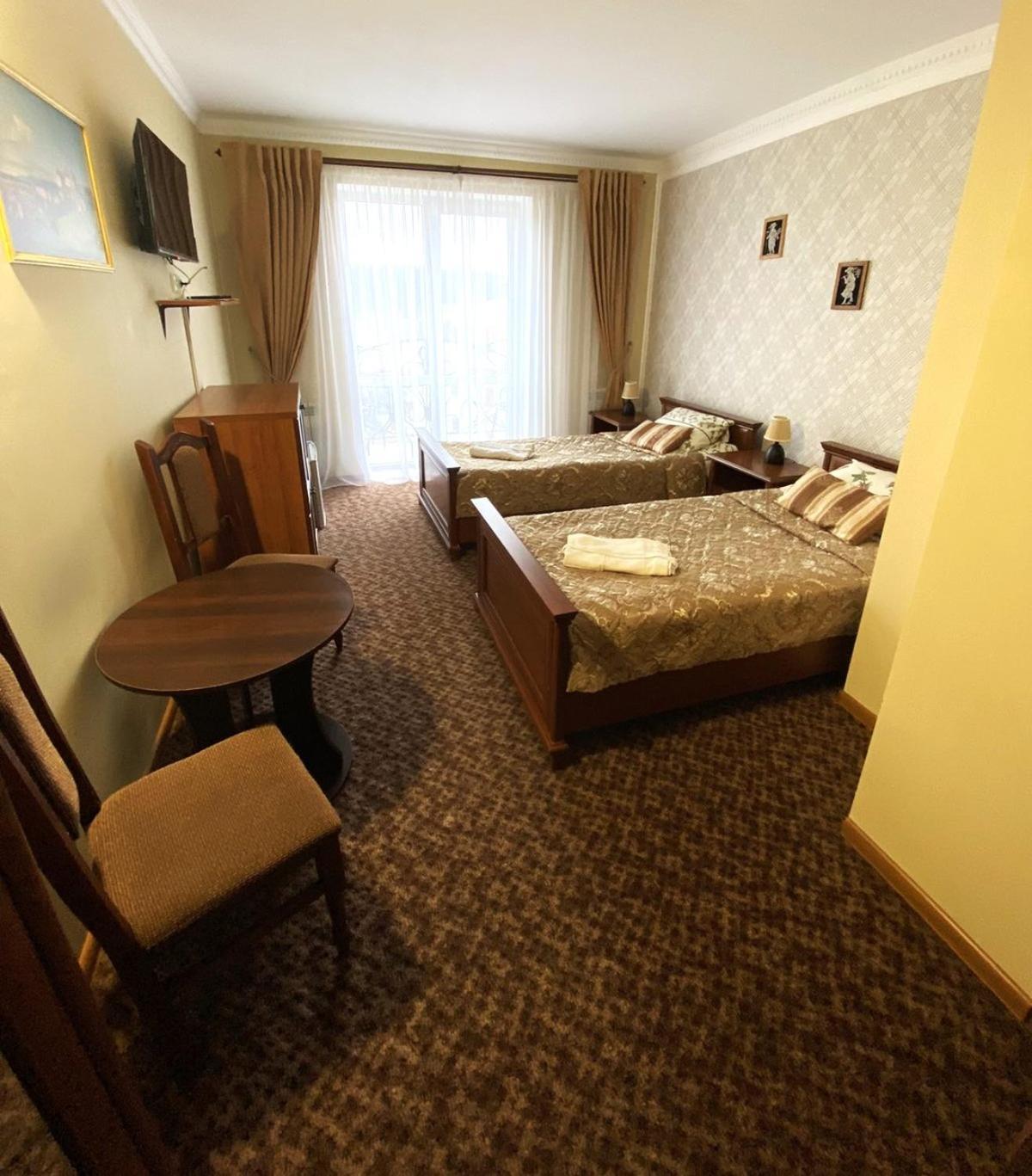 Hotel Three Korony Skhidnytsia Kültér fotó