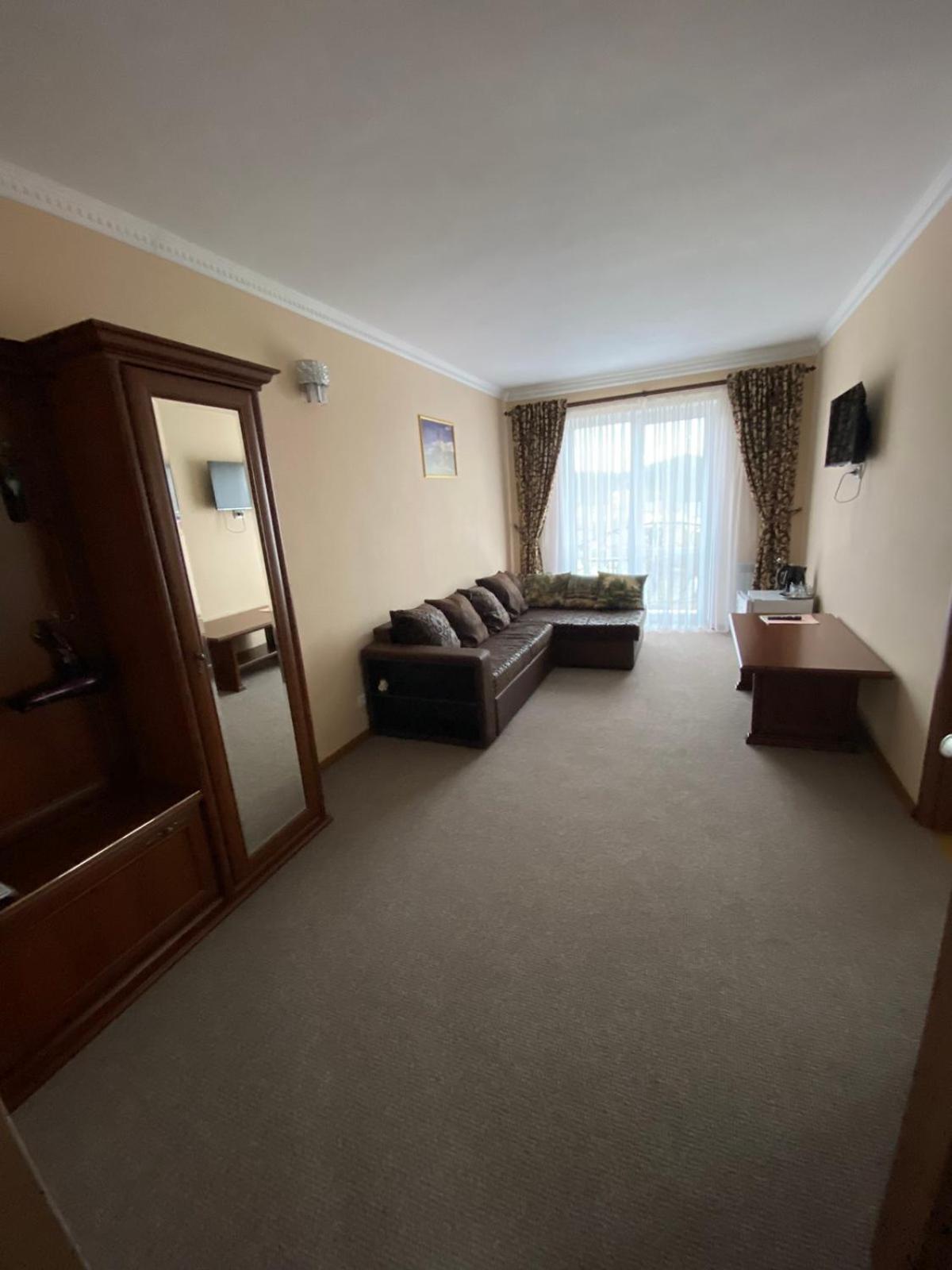 Hotel Three Korony Skhidnytsia Kültér fotó