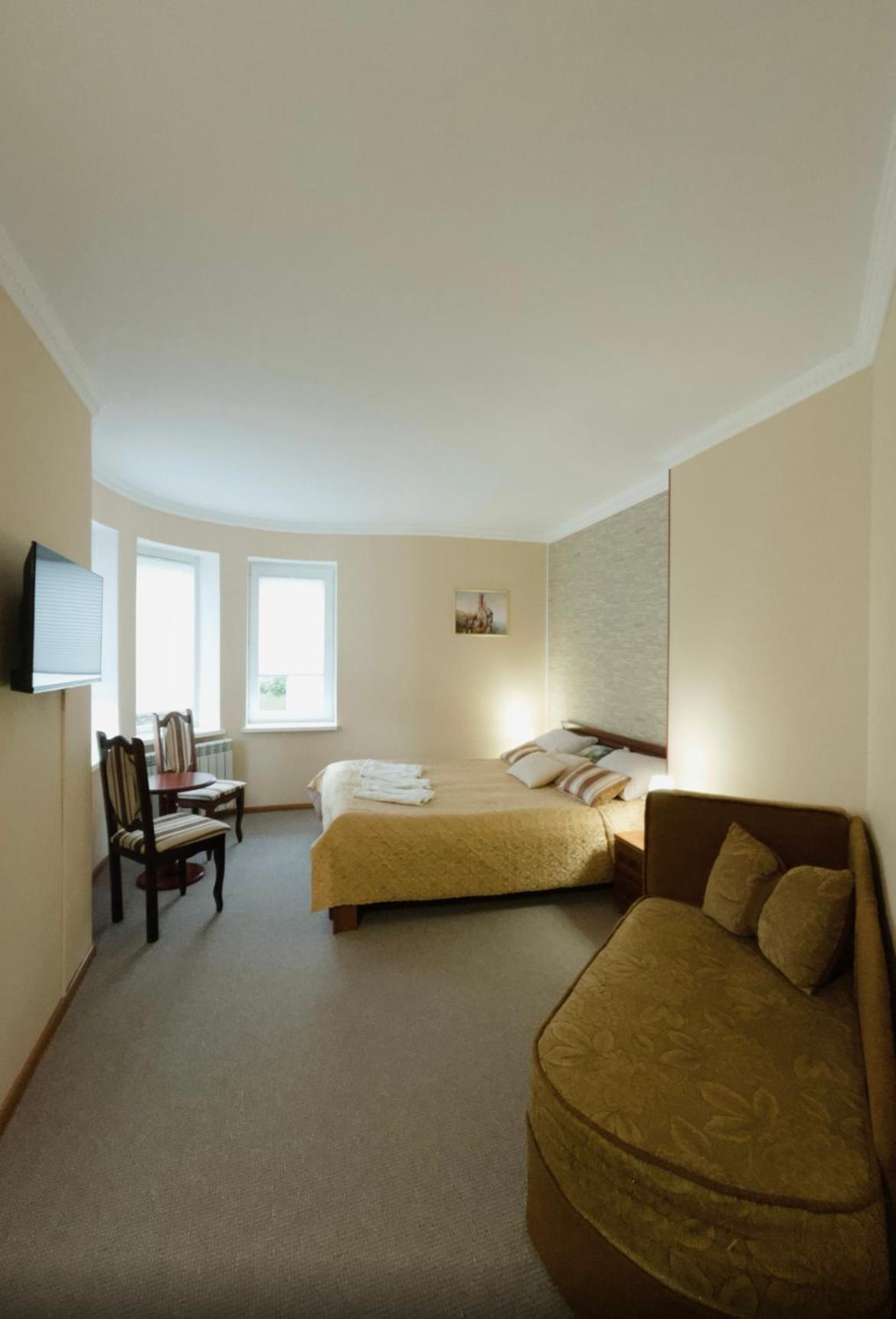Hotel Three Korony Skhidnytsia Kültér fotó