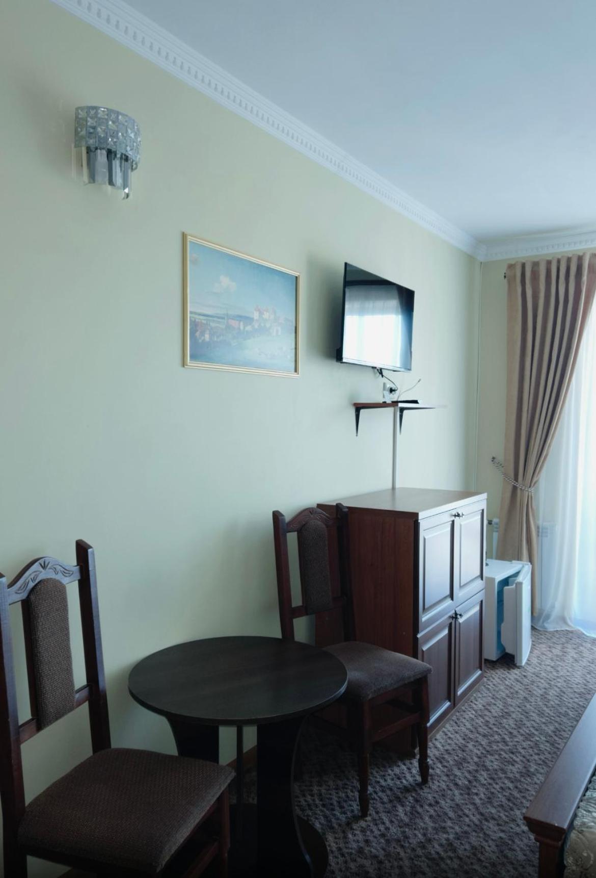 Hotel Three Korony Skhidnytsia Kültér fotó