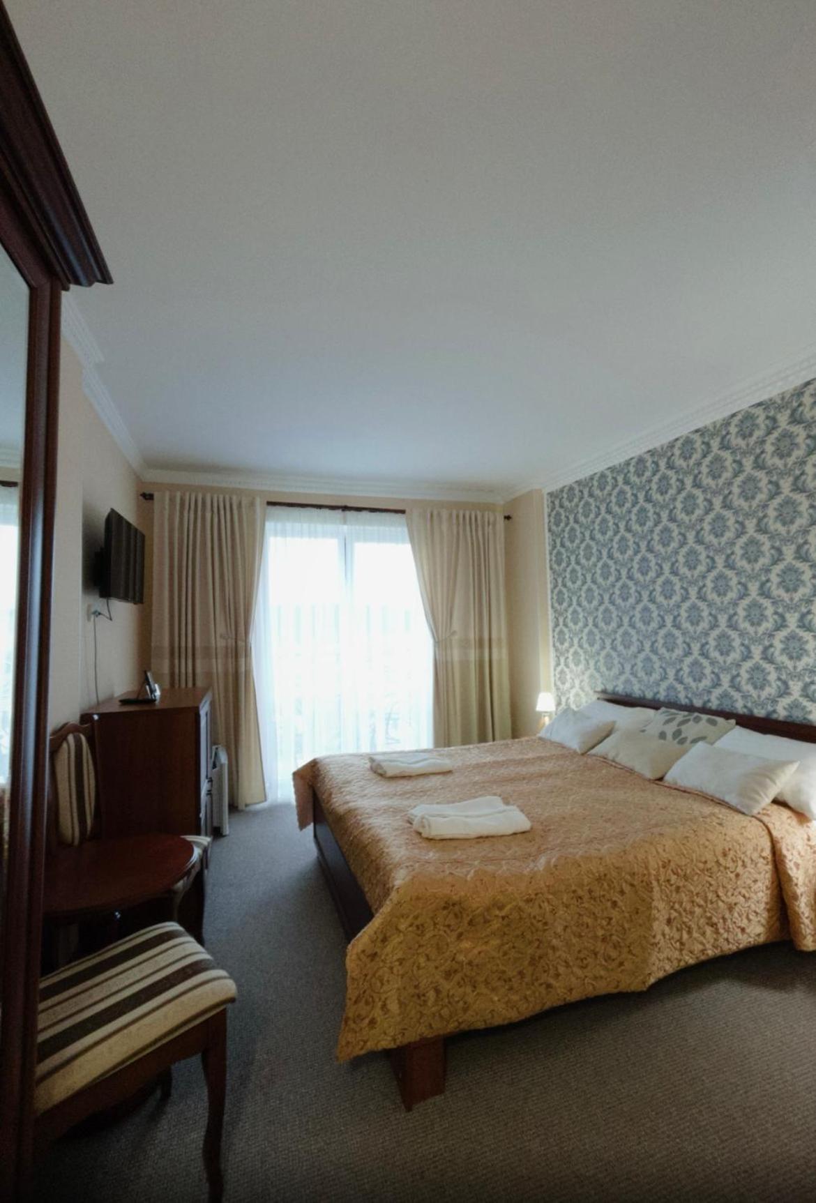 Hotel Three Korony Skhidnytsia Kültér fotó