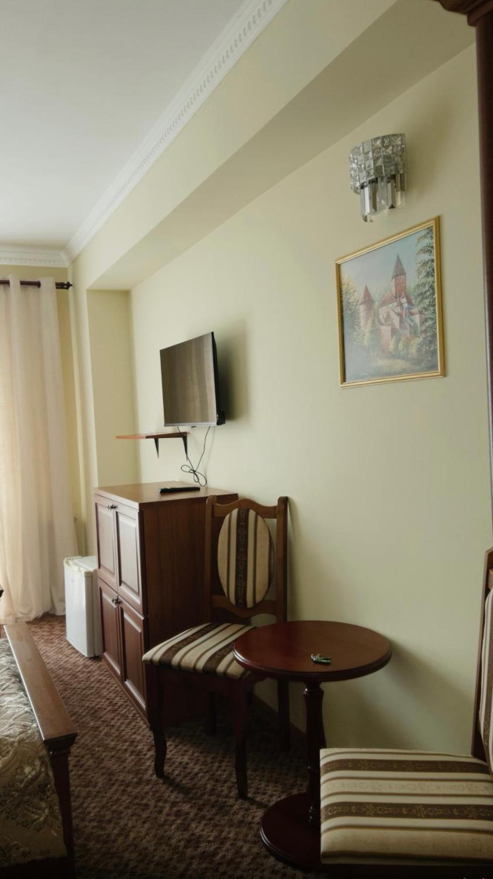 Hotel Three Korony Skhidnytsia Kültér fotó